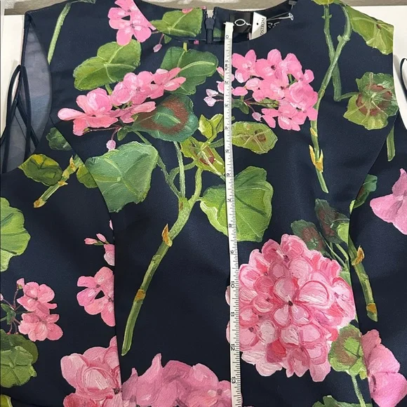 Oscar de la Renta
Geranium Print Belted Faille Dress in Pink/Navy - Picture 11 of 11
